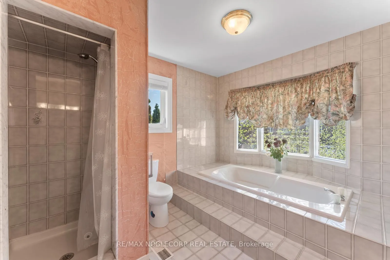 Photo 28 of 19 Castlehill Road, Vaughan, Maple — HOMEH