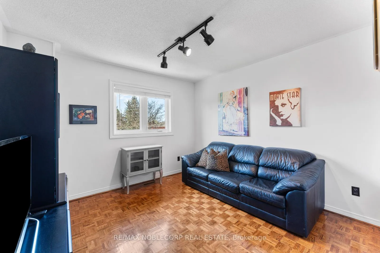 Photo 31 of 19 Castlehill Road, Vaughan, Maple — HOMEH