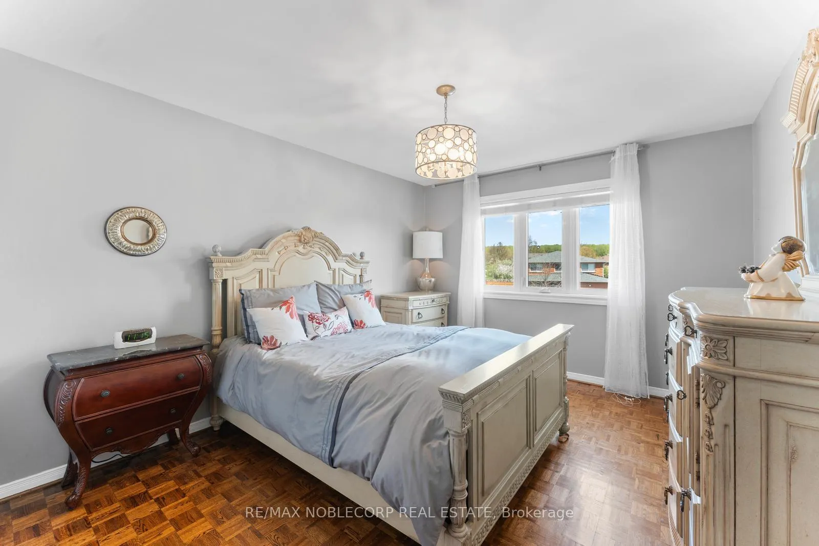 Photo 32 of 19 Castlehill Road, Vaughan, Maple — HOMEH