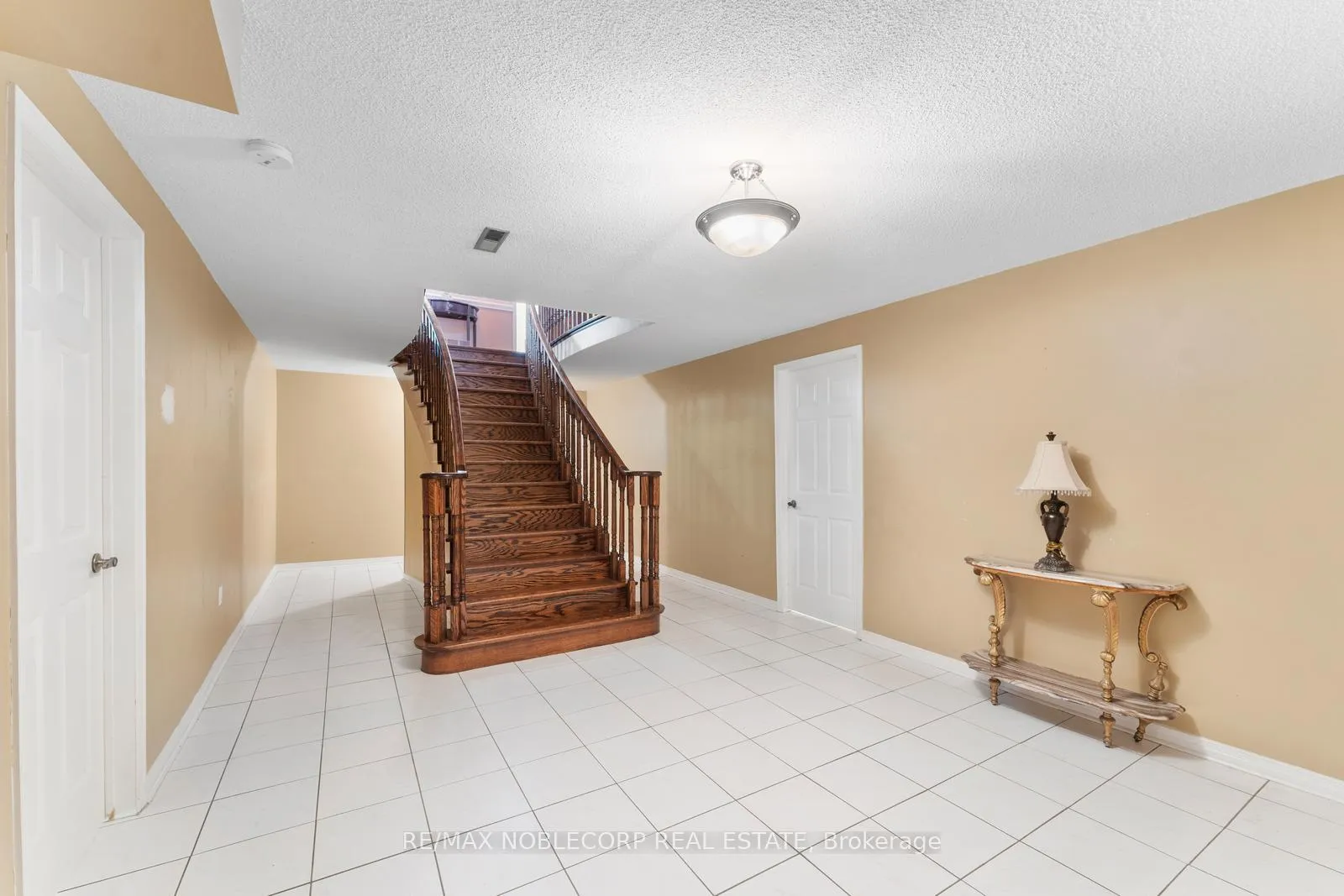 Photo 36 of 19 Castlehill Road, Vaughan, Maple — HOMEH