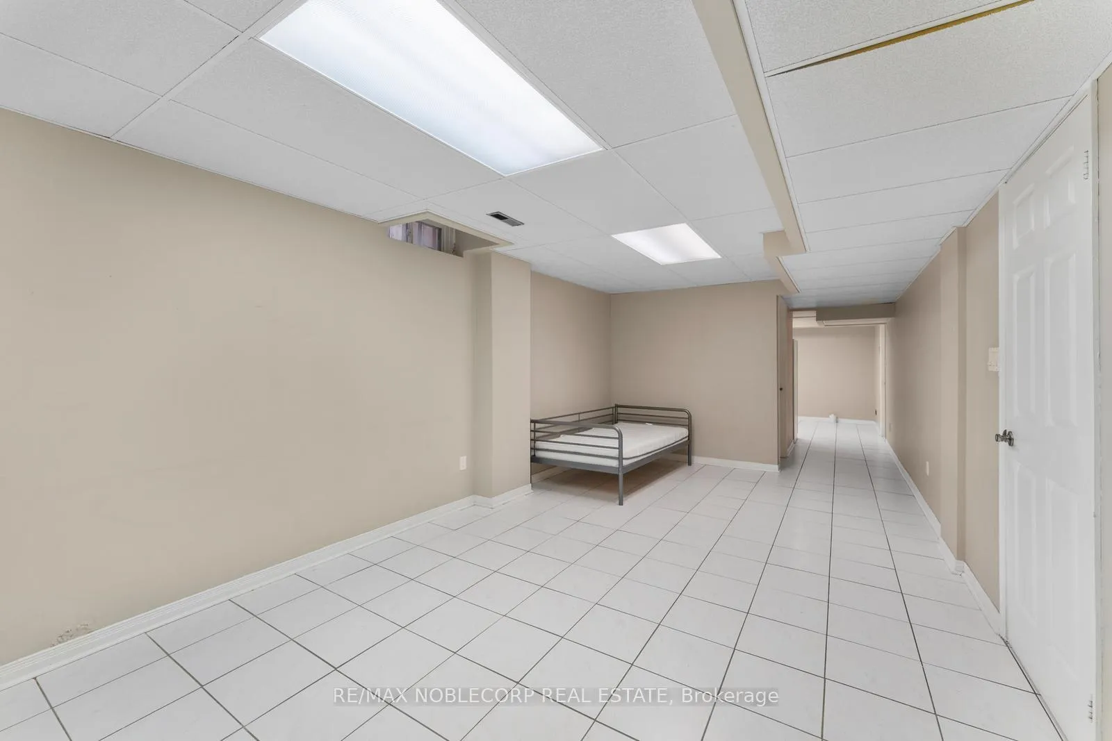 Photo 39 of 19 Castlehill Road, Vaughan, Maple — HOMEH