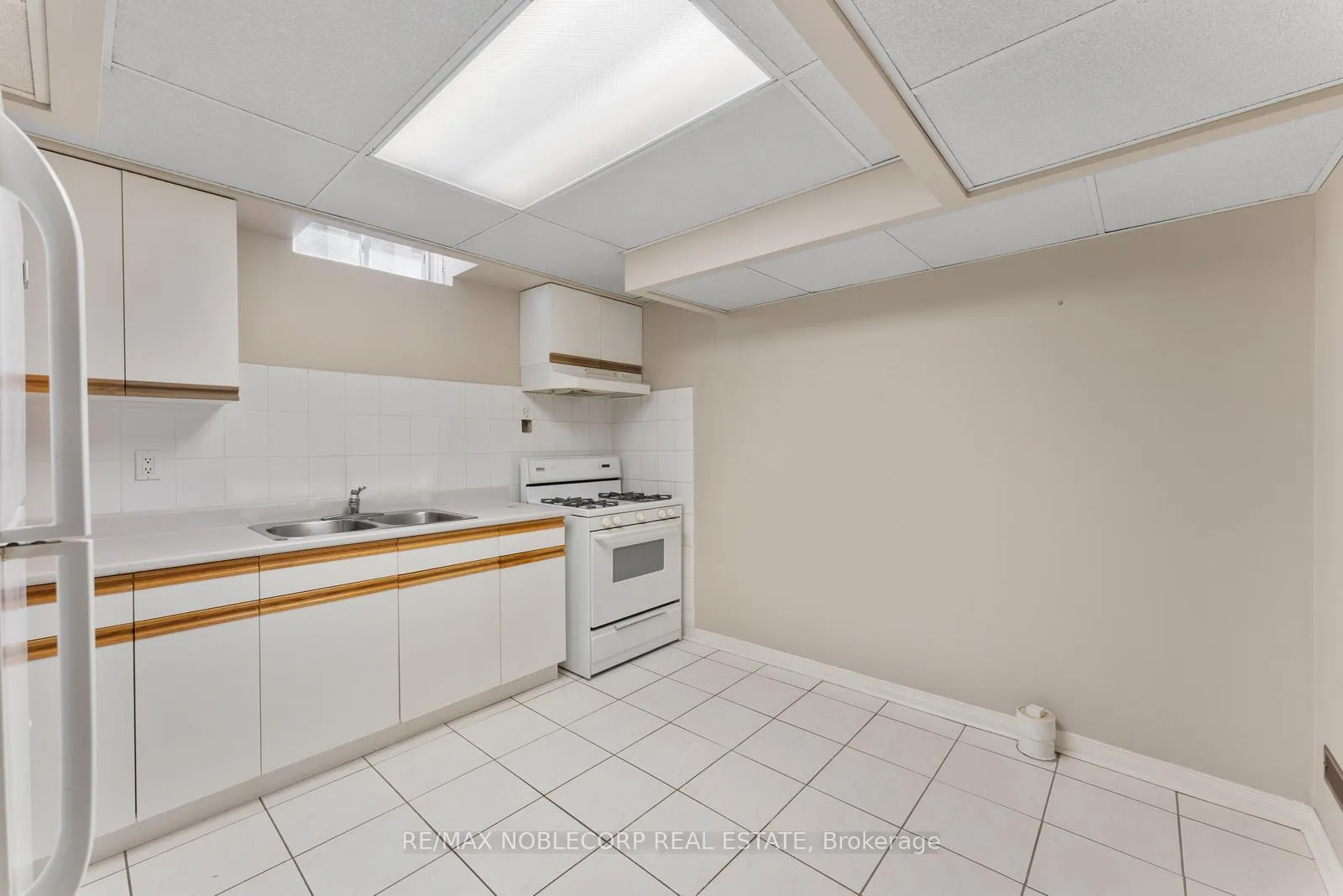Photo 40 of 19 Castlehill Road, Vaughan, Maple — HOMEH