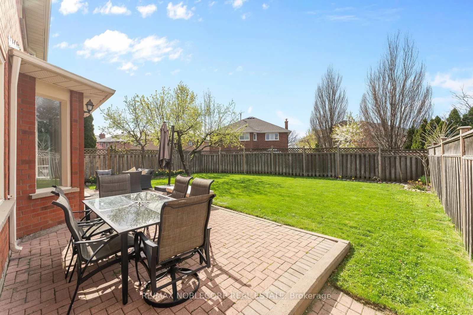 Photo 44 of 19 Castlehill Road, Vaughan, Maple — HOMEH
