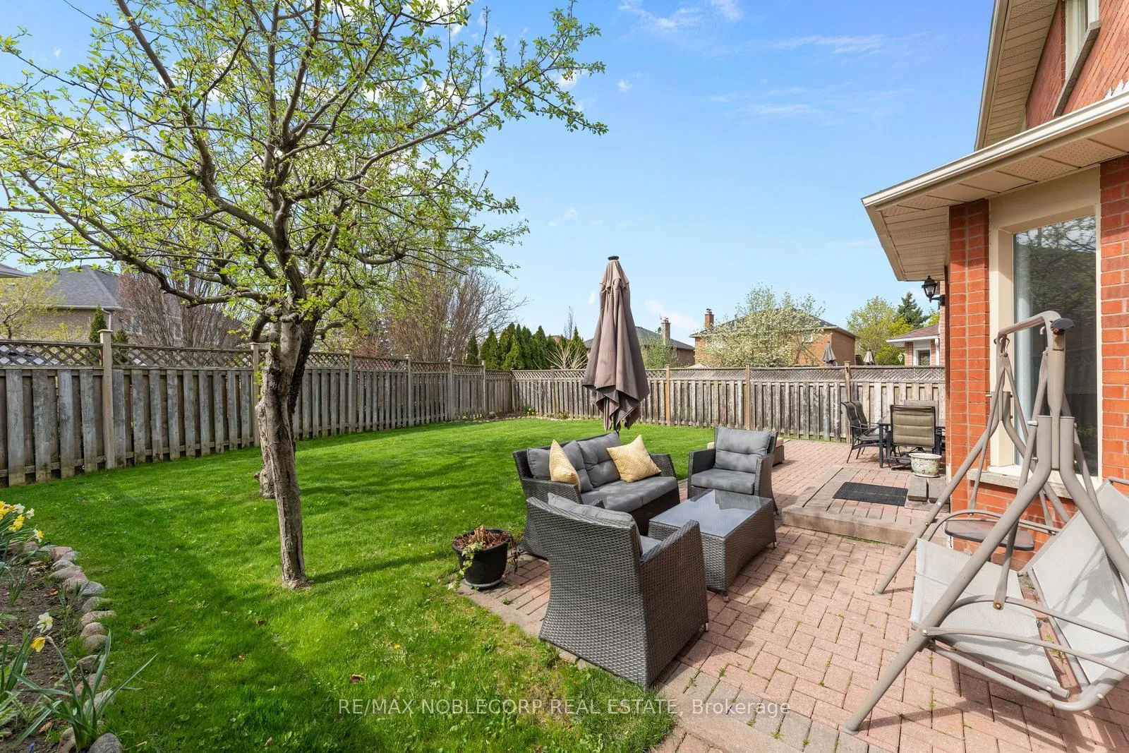Photo 45 of 19 Castlehill Road, Vaughan, Maple — HOMEH