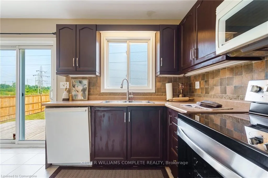 Photo 21 of 42 Grassyplain Drive, Hamilton, Rural Glanbrook — HOMEH