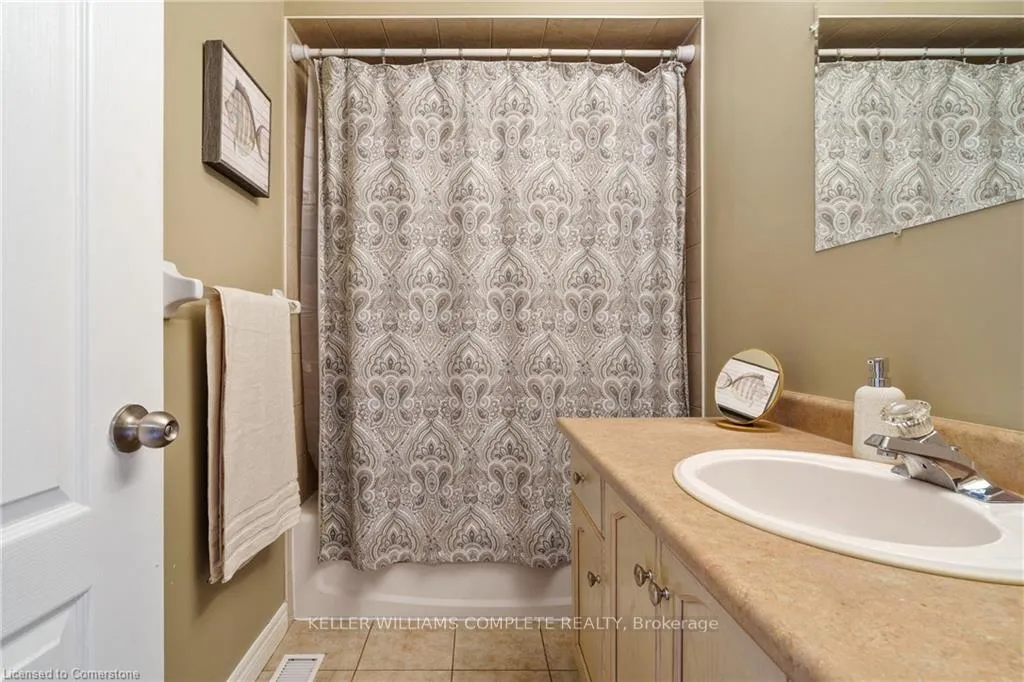 Photo 31 of 42 Grassyplain Drive, Hamilton, Rural Glanbrook — HOMEH