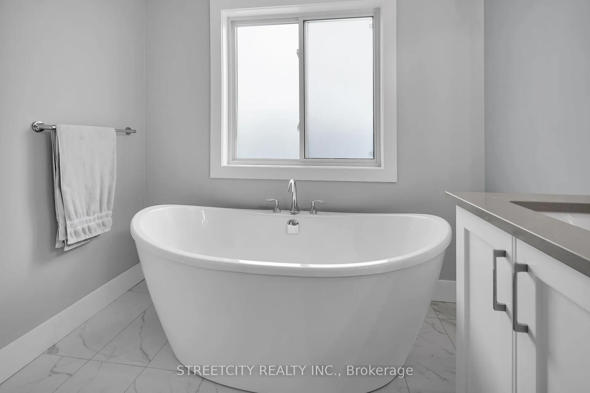 Photo 19 of 4 Locky Lane, Middlesex Centre, Komoka — HOMEH