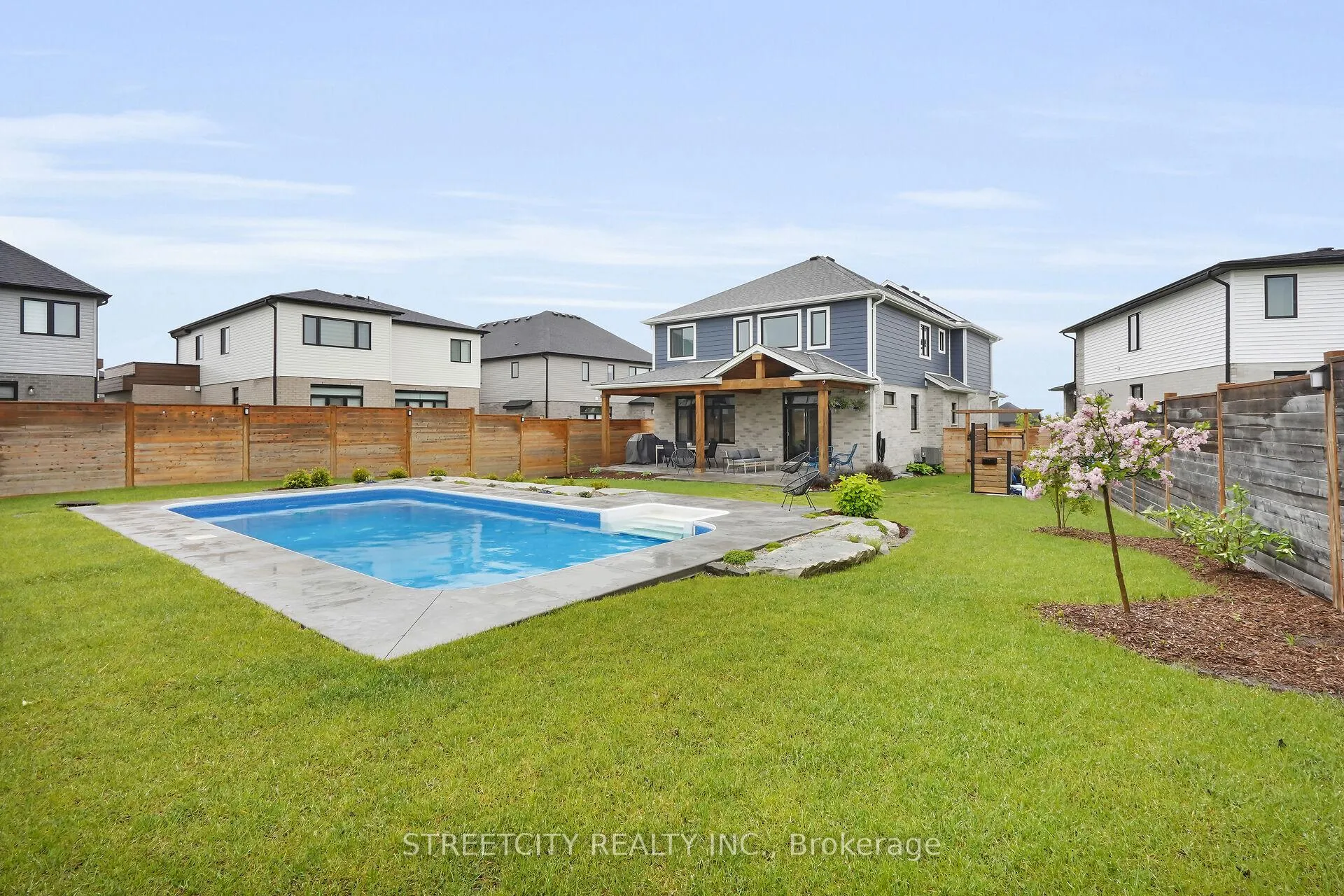 Photo 28 of 4 Locky Lane, Middlesex Centre, Komoka — HOMEH