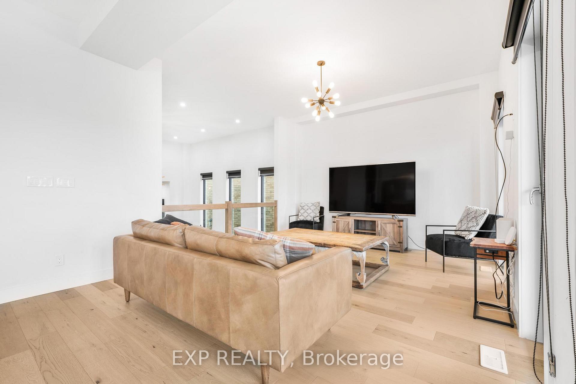 Photo 19 of 50 Grandville Circle, Brant, Paris — HOMEH