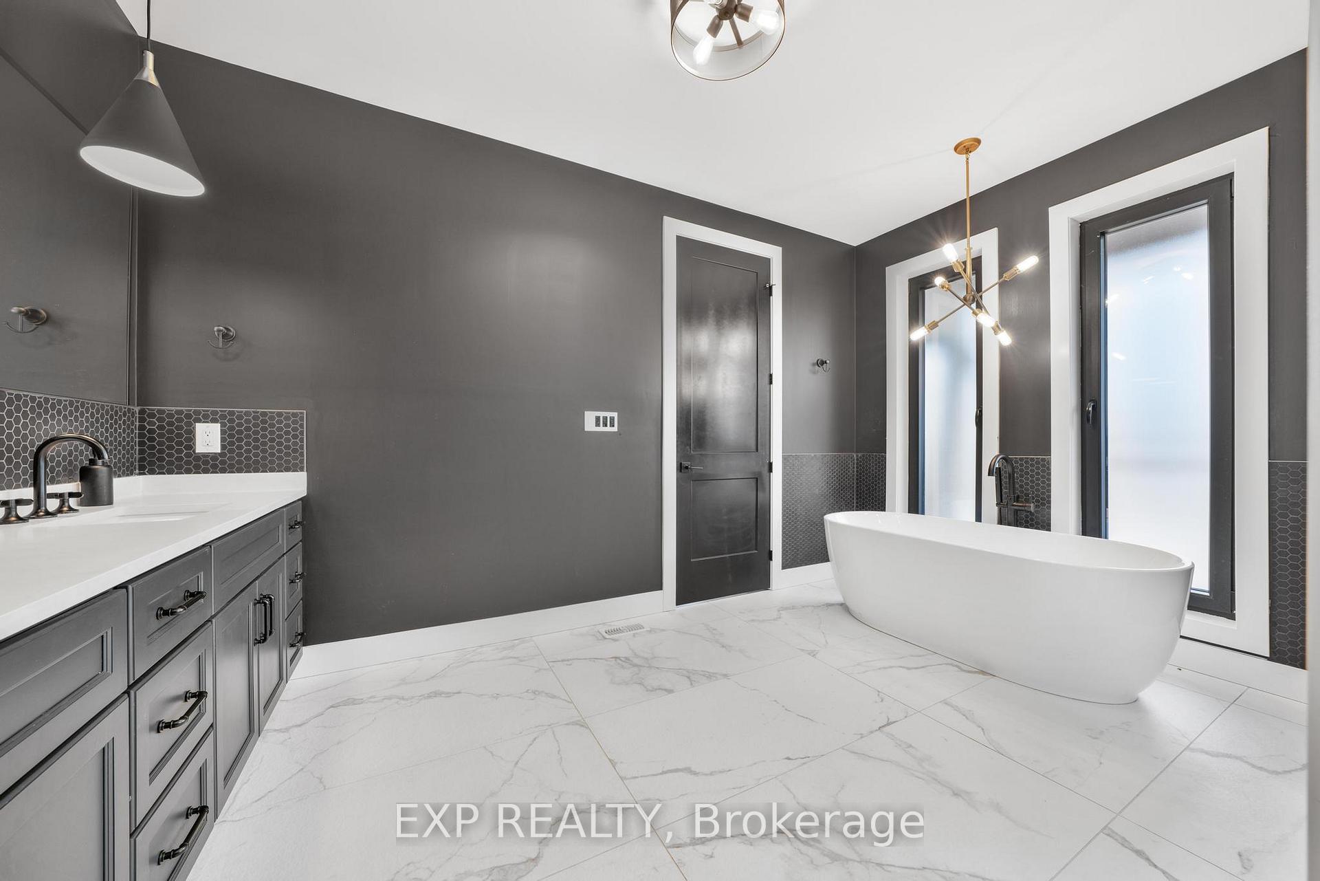 Photo 33 of 50 Grandville Circle, Brant, Paris — HOMEH
