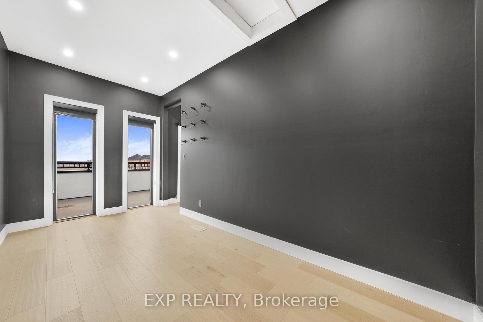 Photo 36 of 50 Grandville Circle, Brant, Paris — HOMEH