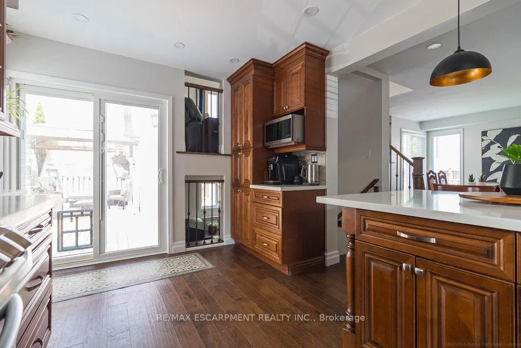 Photo 9 of 47 Ryans Way, Hamilton, Waterdown — HOMEH