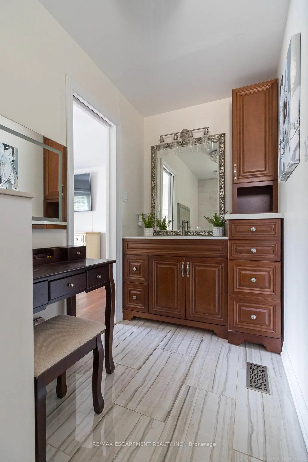 Photo 23 of 47 Ryans Way, Hamilton, Waterdown — HOMEH