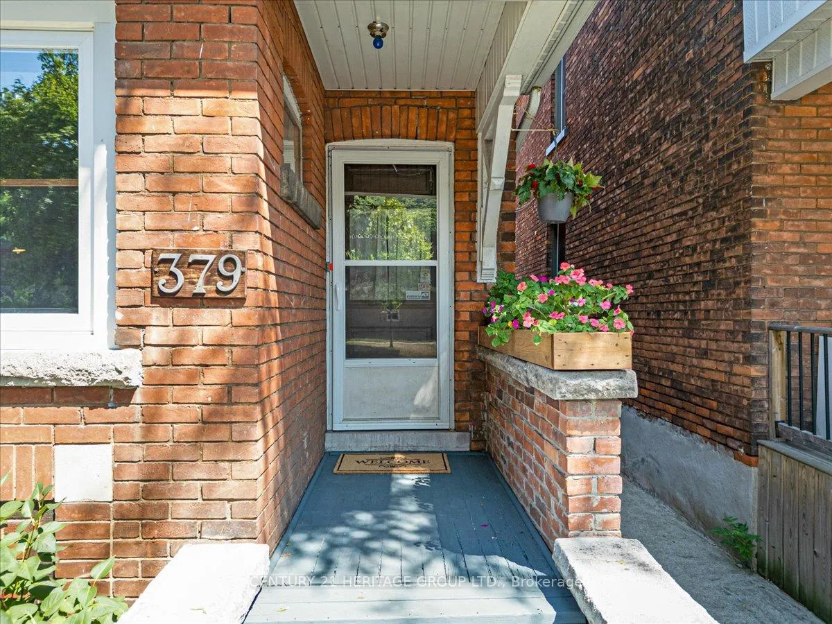 Photo 3 of 379 Cumberland Avenue, Hamilton, St. Clair — HOMEH
