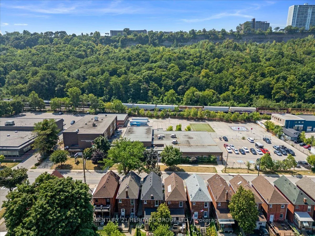 Photo 44 of 379 Cumberland Avenue, Hamilton, St. Clair — HOMEH