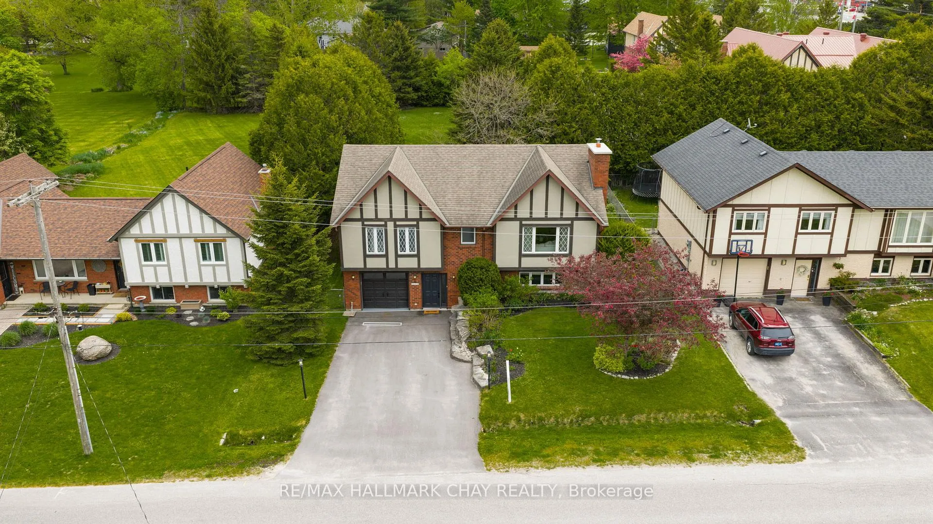 Photo 1 of 209 Dominion Drive, Clearview, Stayner — HOMEH