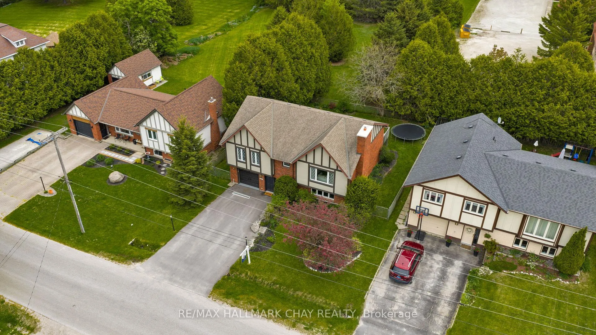 Photo 2 of 209 Dominion Drive, Clearview, Stayner — HOMEH