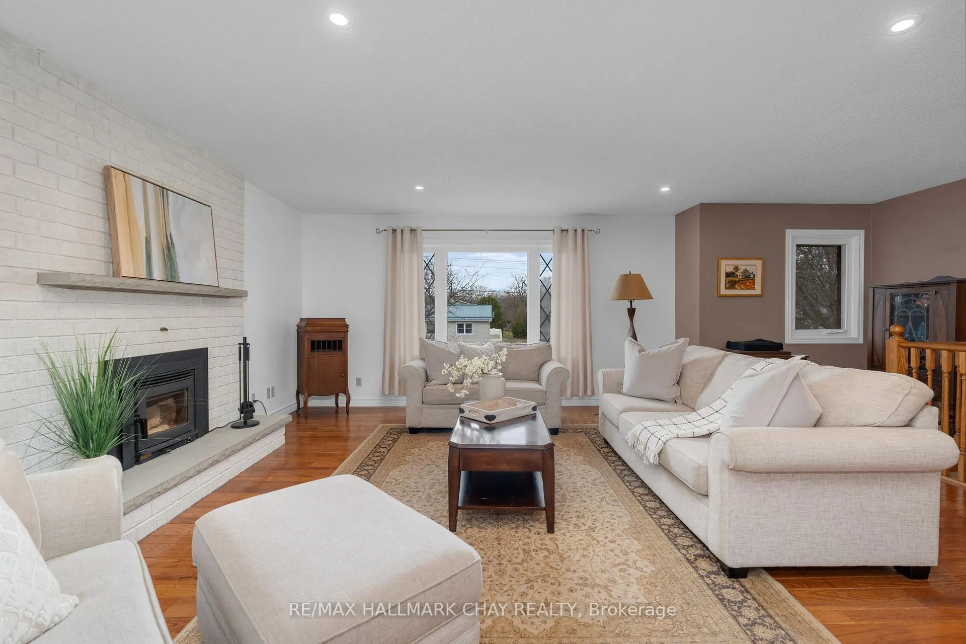Photo 9 of 209 Dominion Drive, Clearview, Stayner — HOMEH