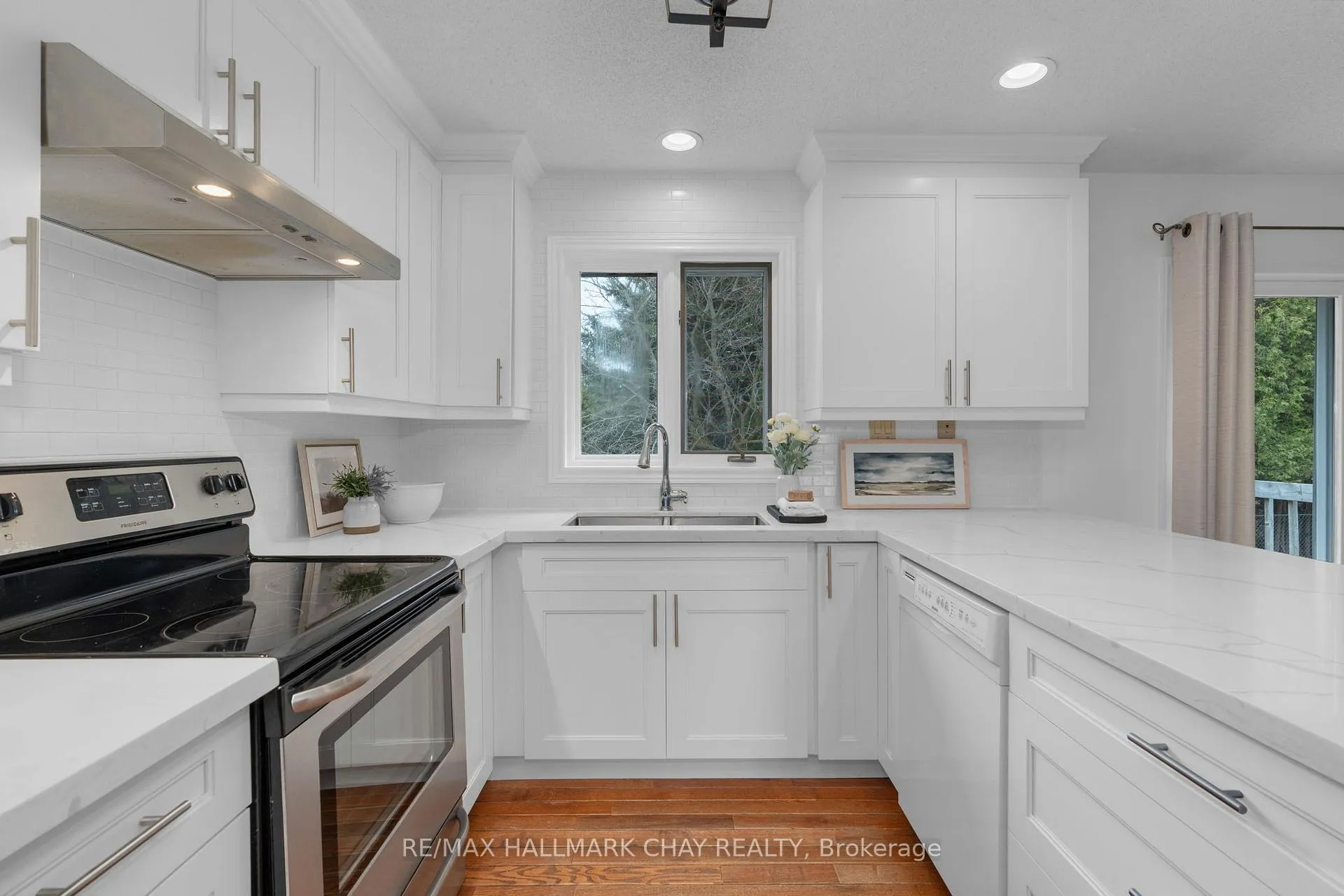 Photo 17 of 209 Dominion Drive, Clearview, Stayner — HOMEH