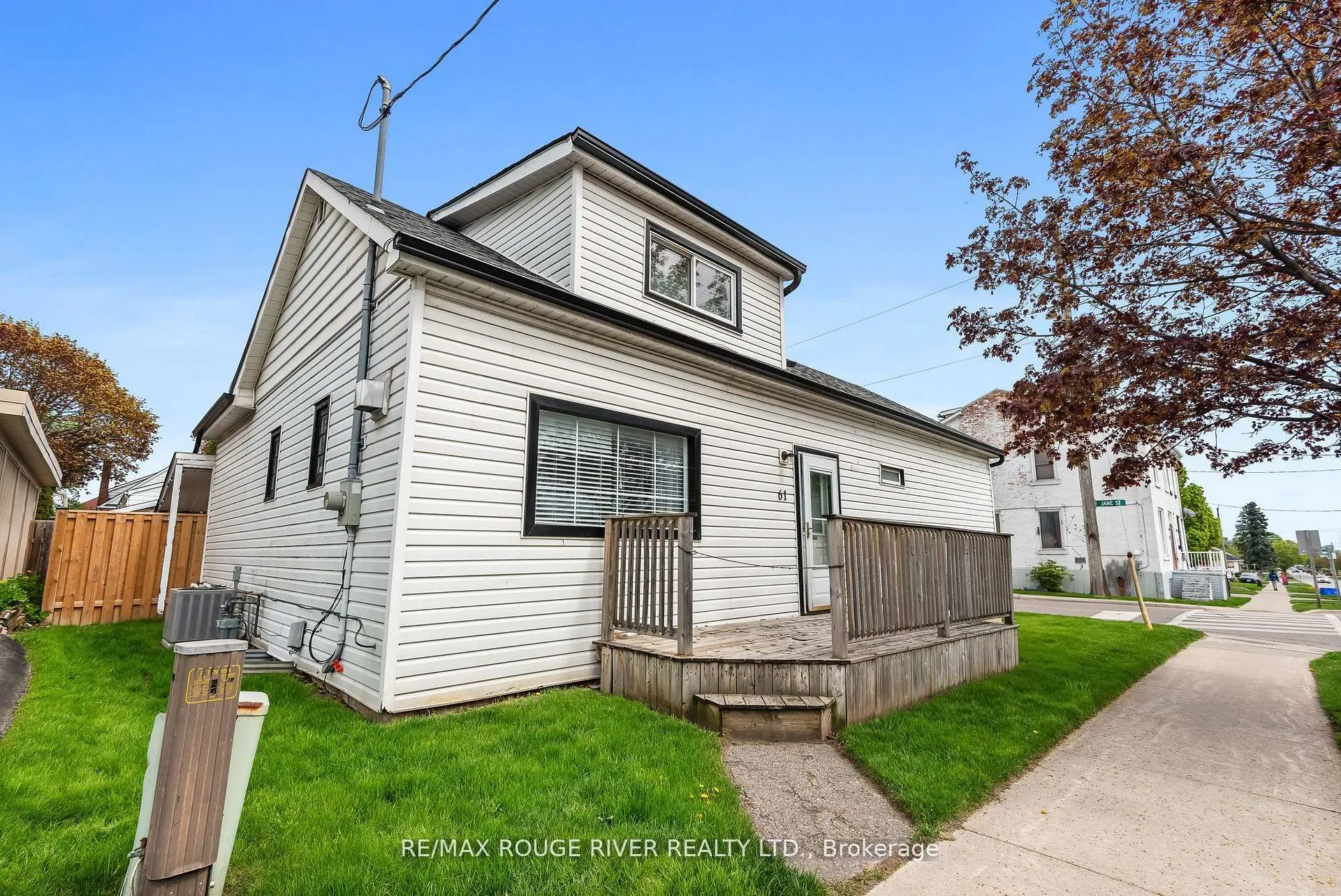 Photo 3 of 61 Liberty Street S, Clarington, Bowmanville — HOMEH