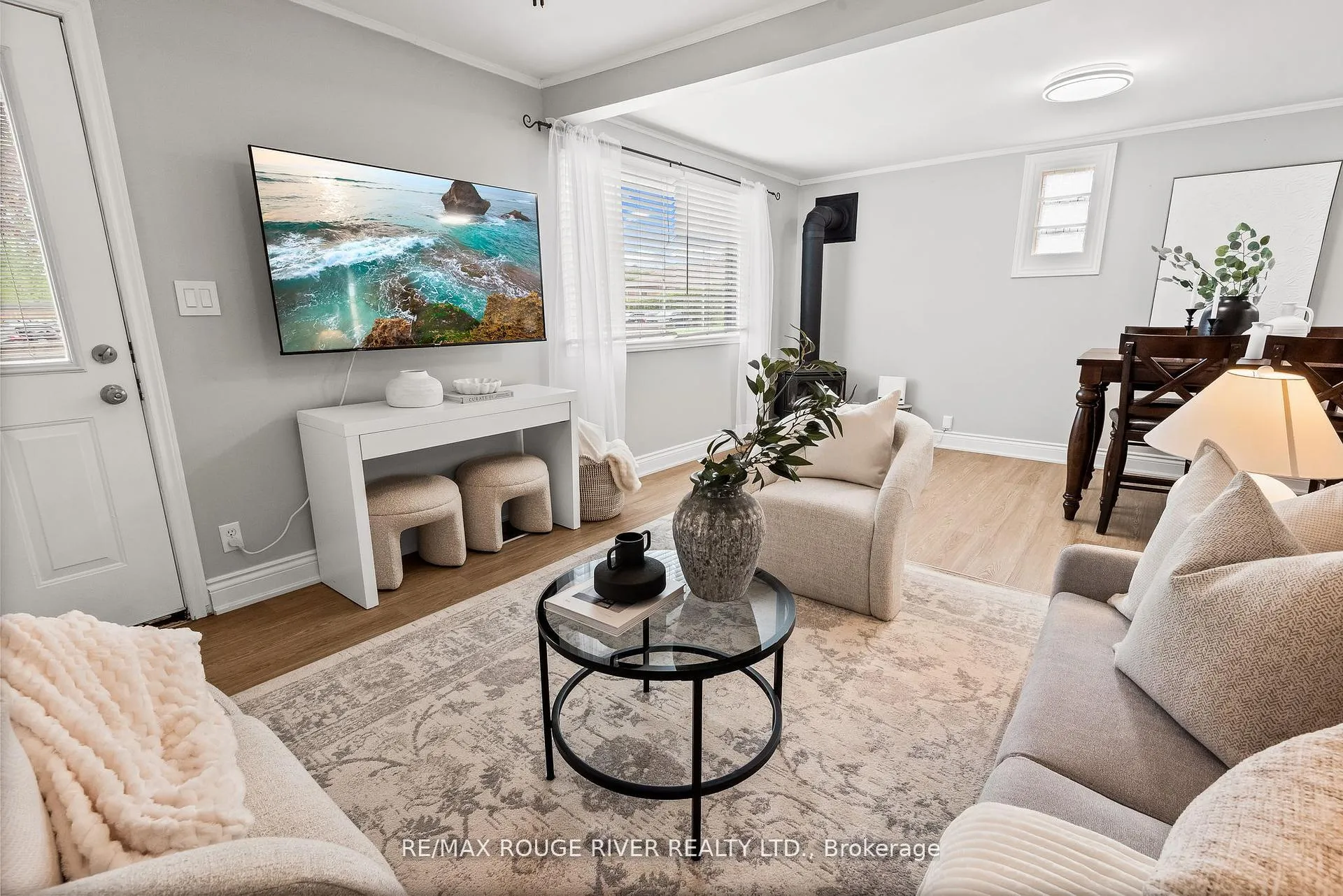 Photo 5 of 61 Liberty Street S, Clarington, Bowmanville — HOMEH