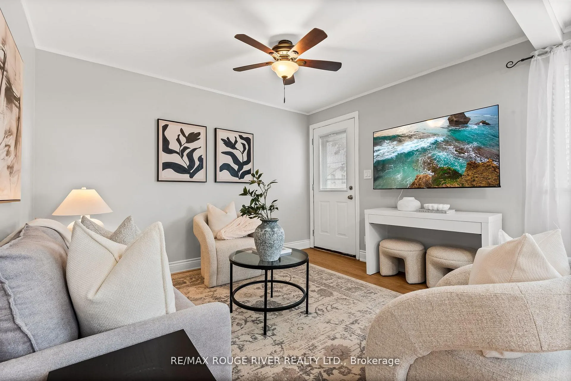 Photo 6 of 61 Liberty Street S, Clarington, Bowmanville — HOMEH