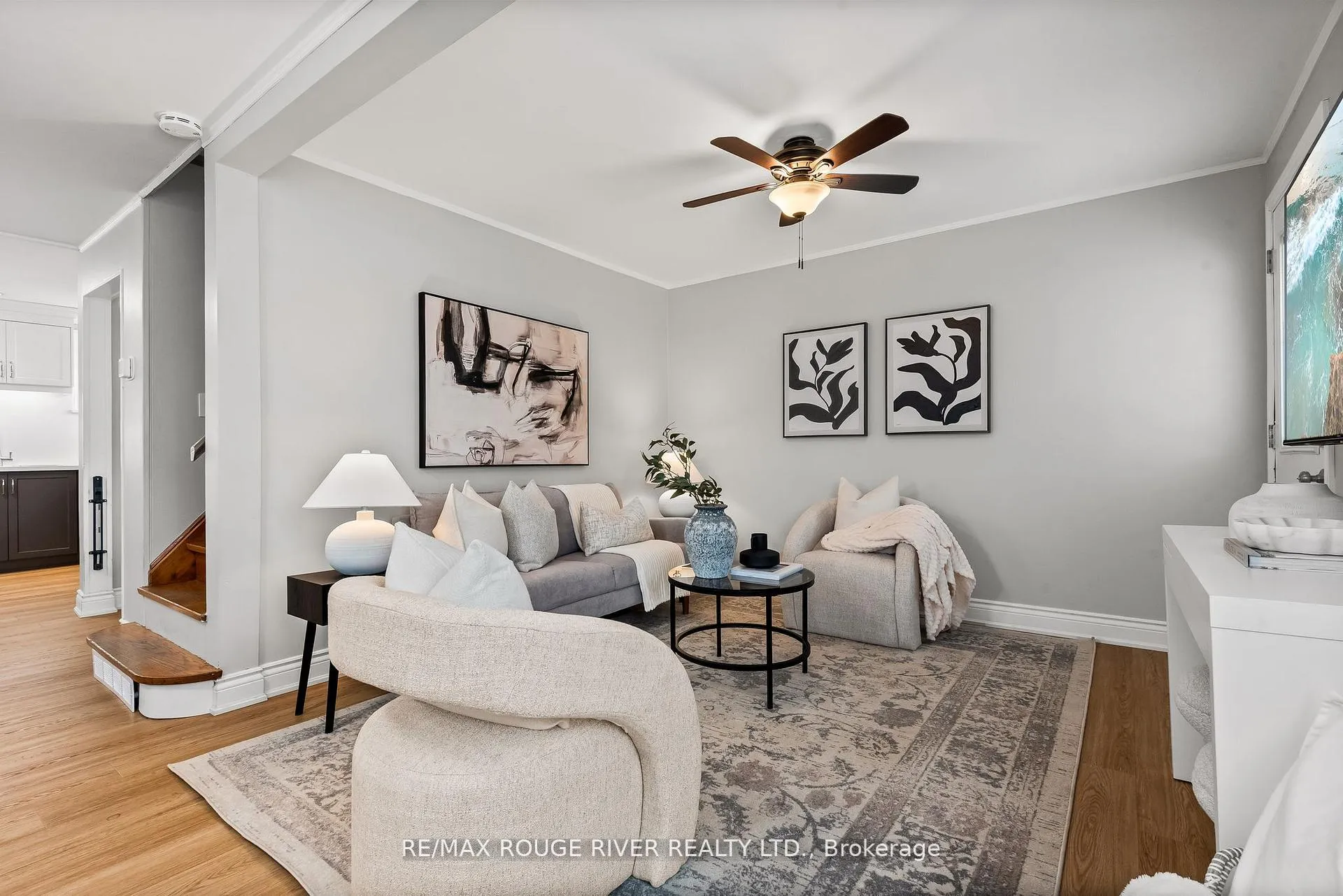 Photo 7 of 61 Liberty Street S, Clarington, Bowmanville — HOMEH
