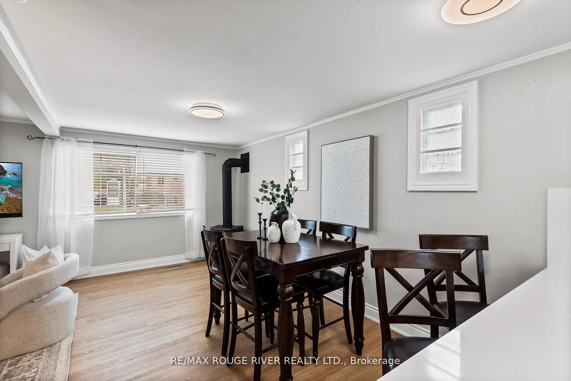 Photo 9 of 61 Liberty Street S, Clarington, Bowmanville — HOMEH