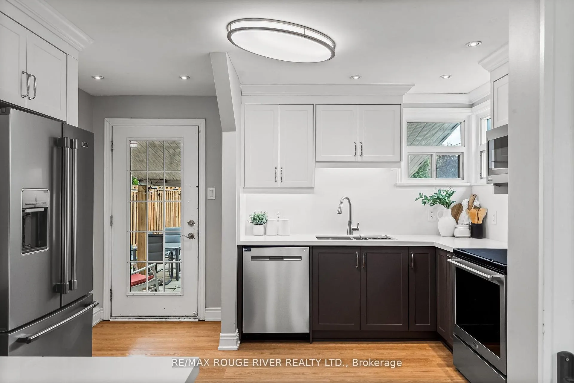 Photo 14 of 61 Liberty Street S, Clarington, Bowmanville — HOMEH