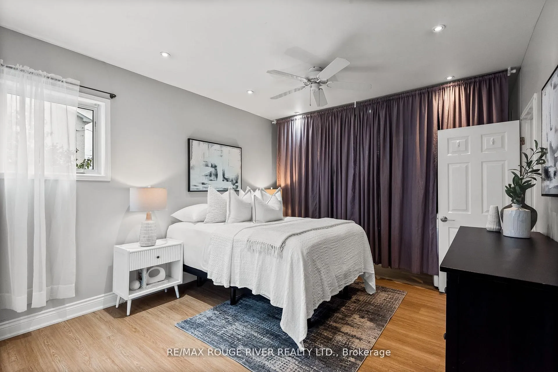 Photo 17 of 61 Liberty Street S, Clarington, Bowmanville — HOMEH
