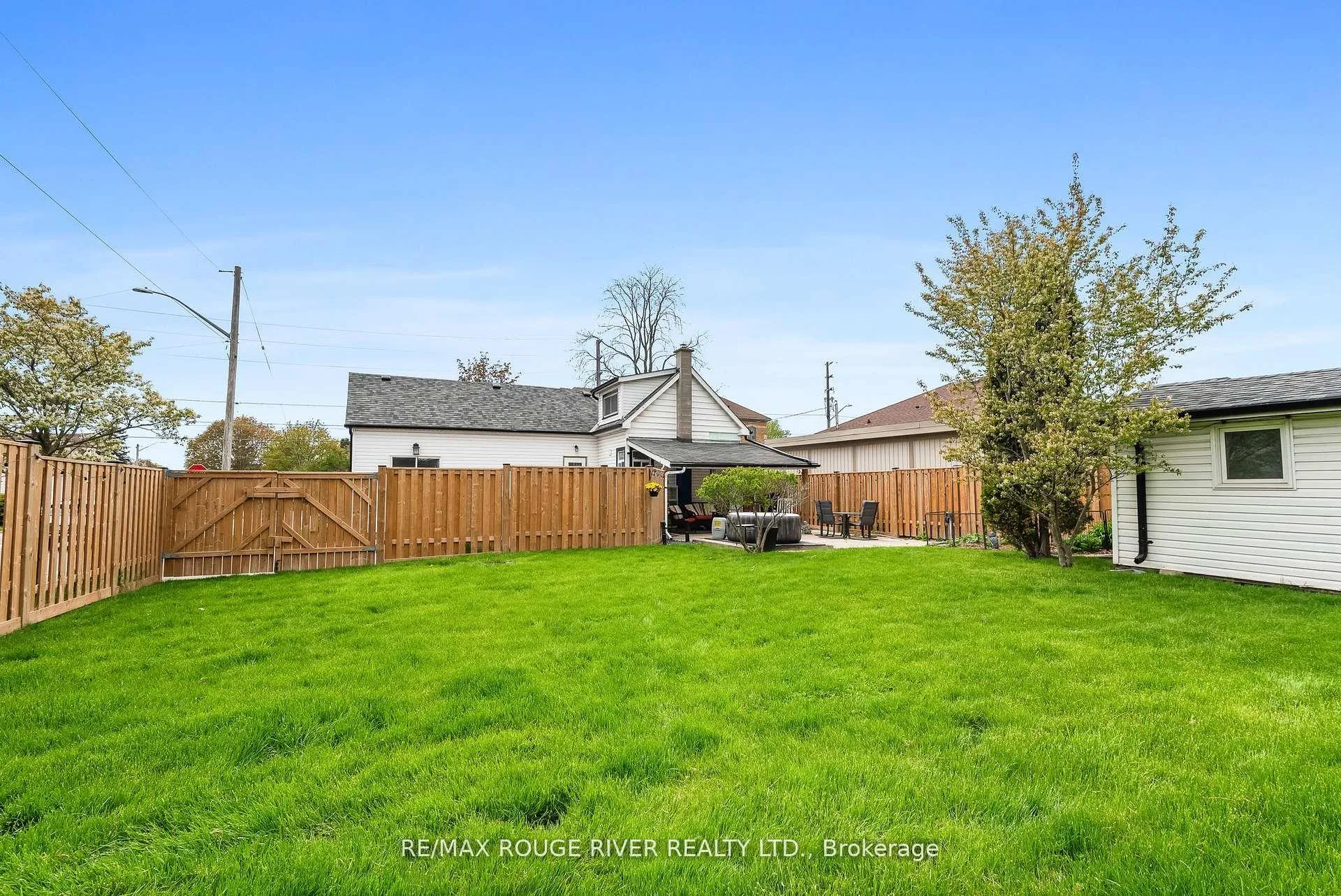 Photo 37 of 61 Liberty Street S, Clarington, Bowmanville — HOMEH