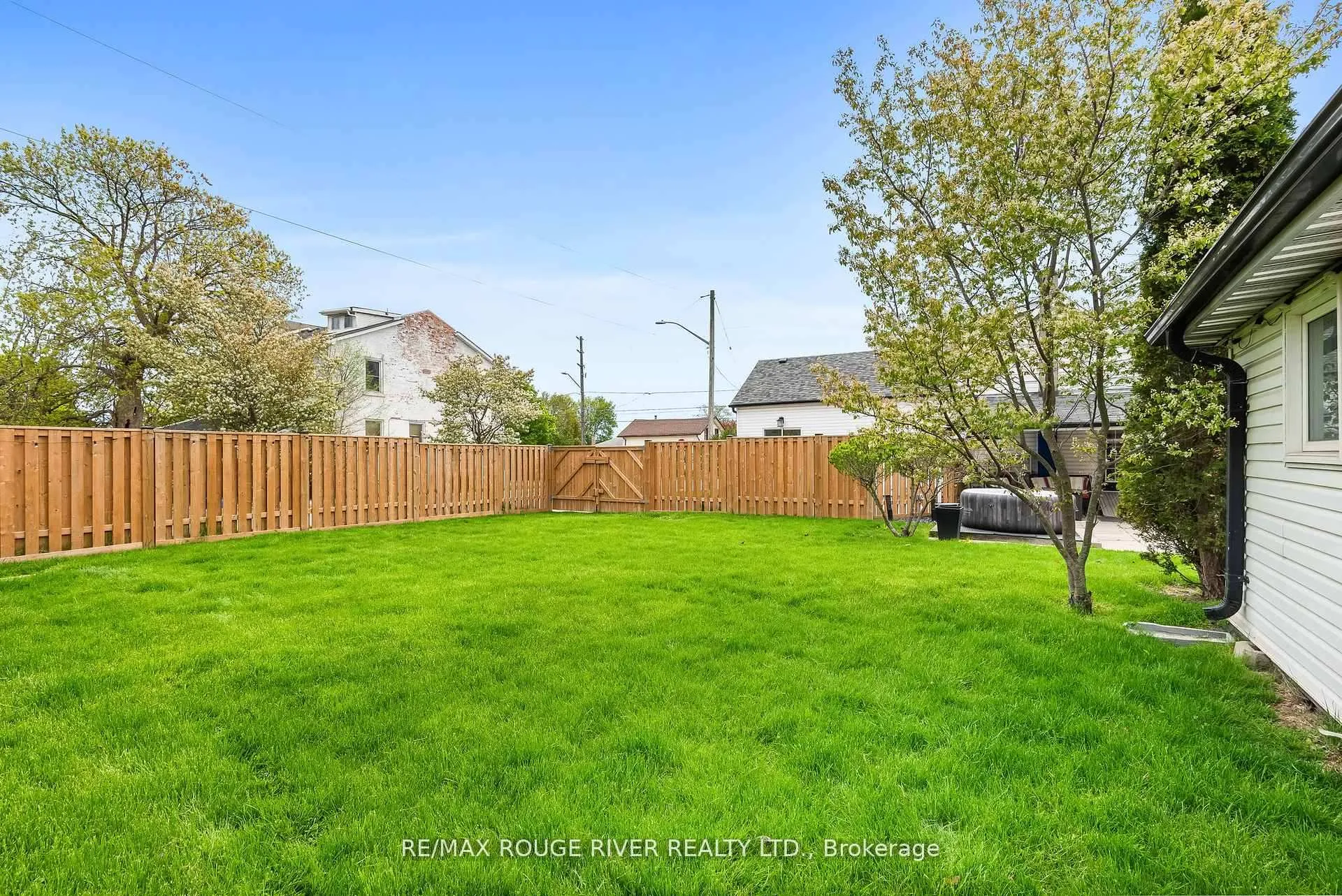 Photo 38 of 61 Liberty Street S, Clarington, Bowmanville — HOMEH