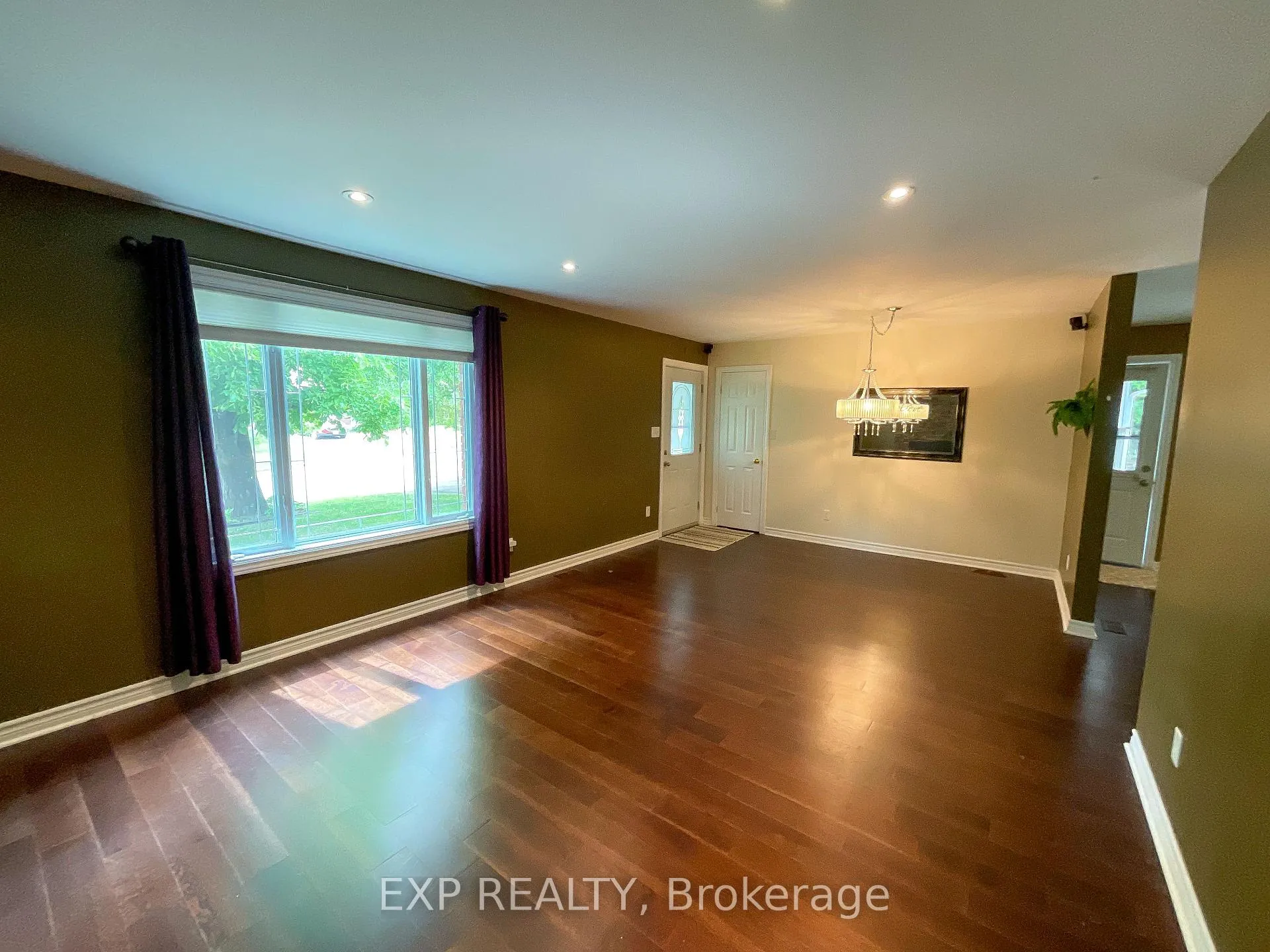Photo 2 of 82 Ivy Avenue, Renfrew — HOMEH