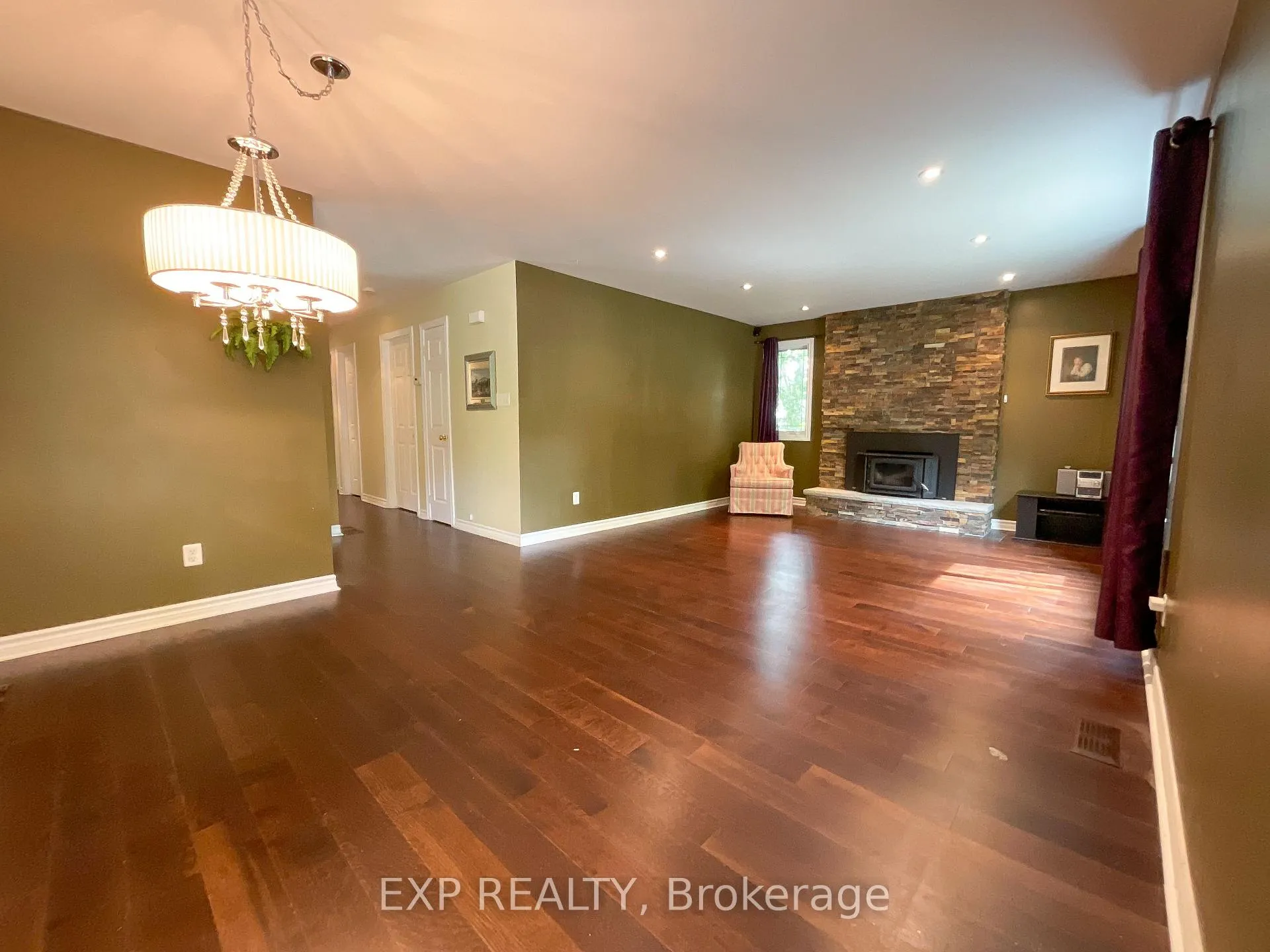 Photo 4 of 82 Ivy Avenue, Renfrew — HOMEH