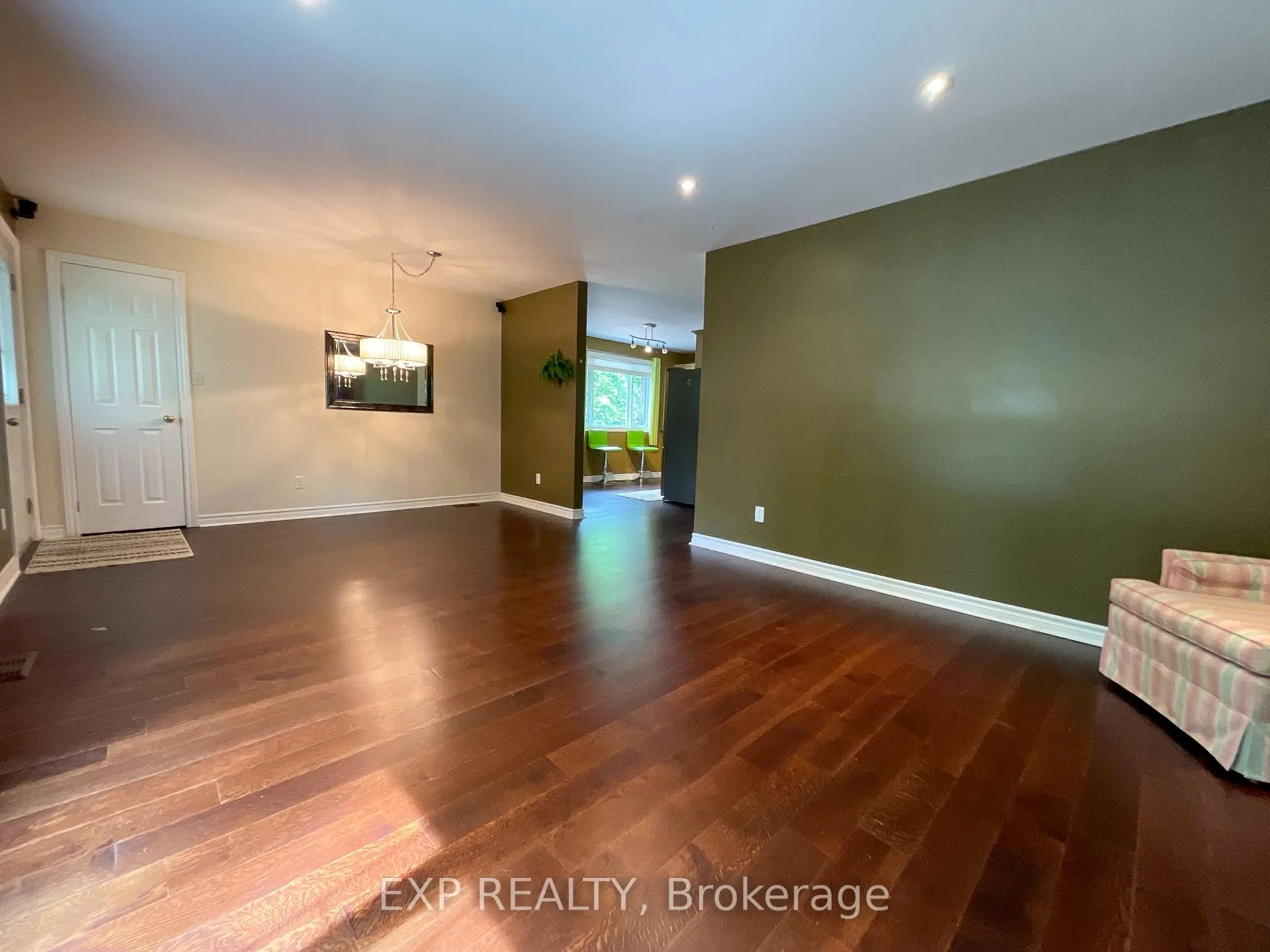 Photo 5 of 82 Ivy Avenue, Renfrew — HOMEH