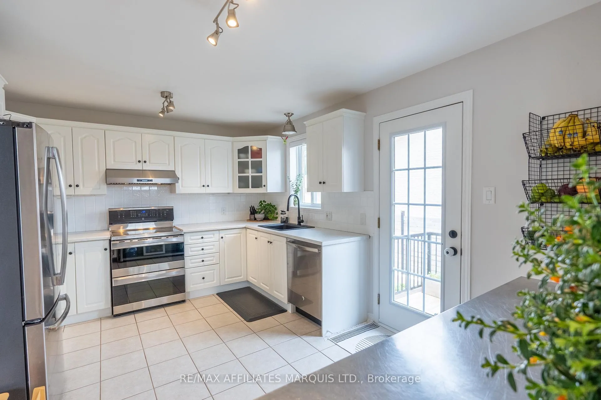 Photo 9 of 1161 Kirkman Court, Cornwall — HOMEH