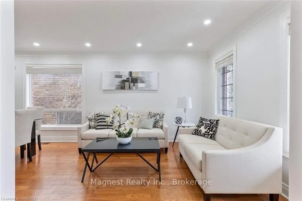 Photo 4 of 2322 Grand Oak Trail, Oakville, Westmount — HOMEH