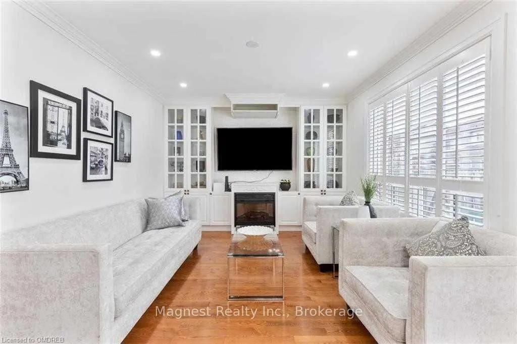 Photo 8 of 2322 Grand Oak Trail, Oakville, Westmount — HOMEH