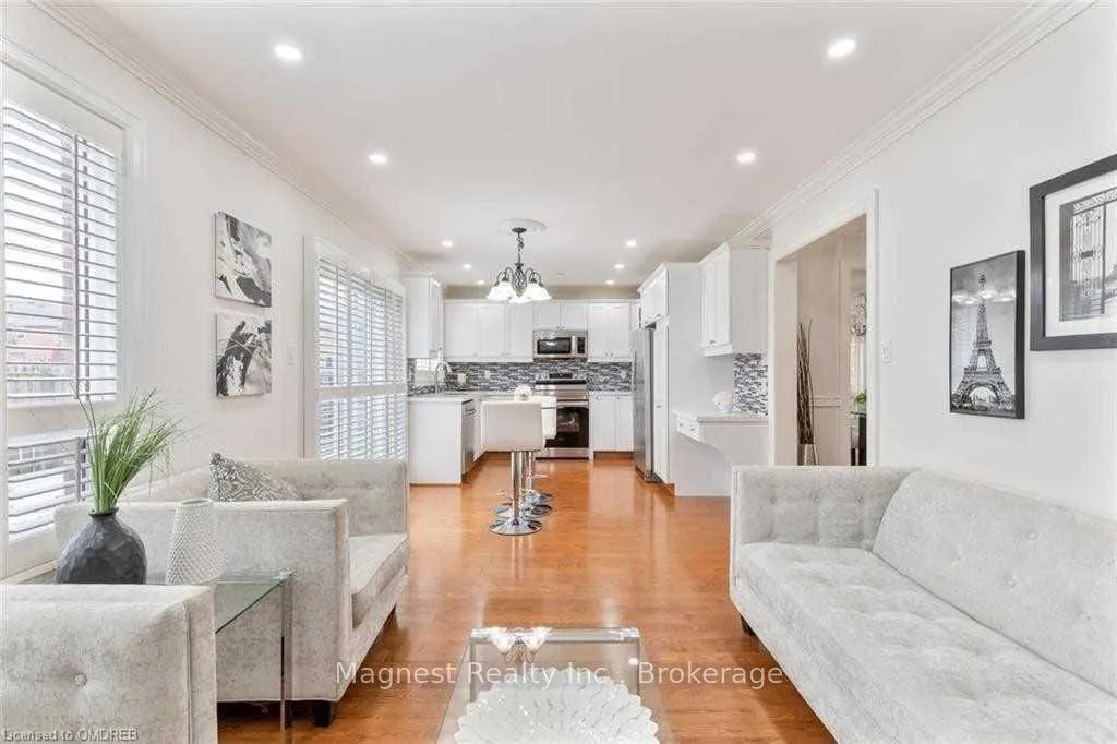 Photo 9 of 2322 Grand Oak Trail, Oakville, Westmount — HOMEH