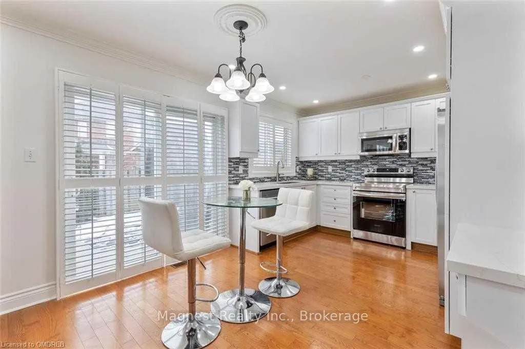 Photo 10 of 2322 Grand Oak Trail, Oakville, Westmount — HOMEH