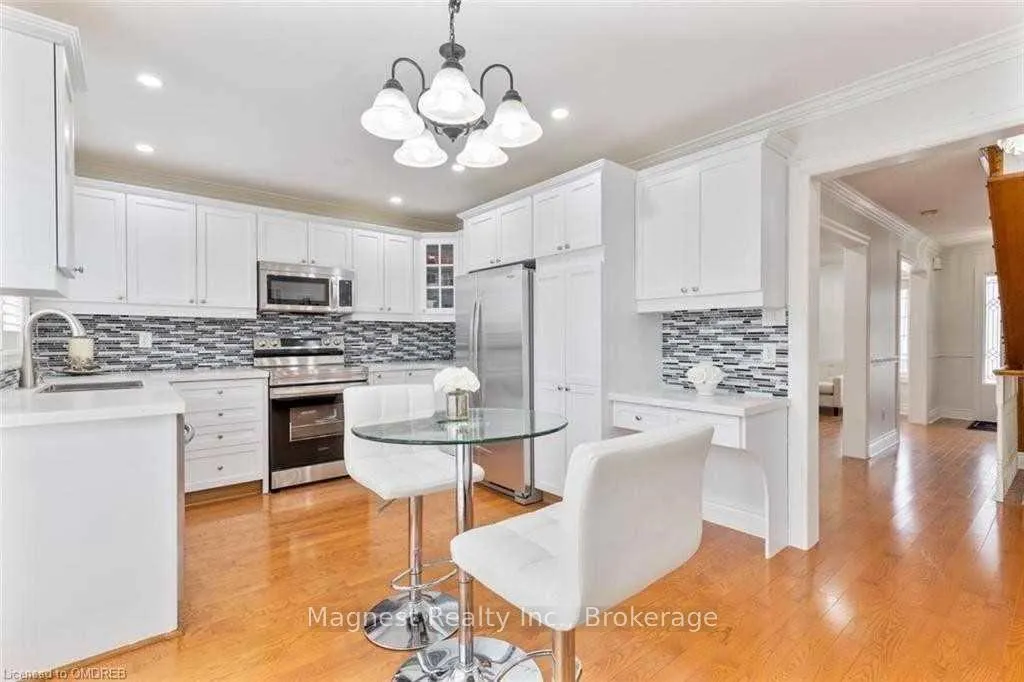 Photo 11 of 2322 Grand Oak Trail, Oakville, Westmount — HOMEH