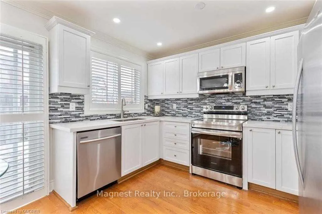 Photo 12 of 2322 Grand Oak Trail, Oakville, Westmount — HOMEH