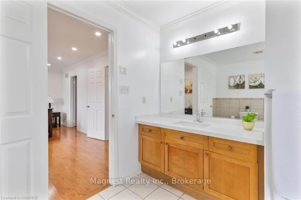Photo 18 of 2322 Grand Oak Trail, Oakville, Westmount — HOMEH