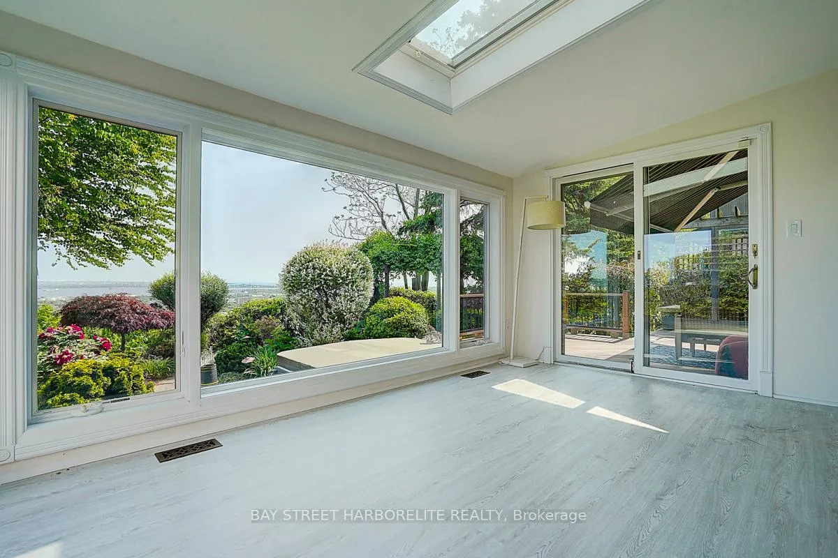 Photo 16 of 37 Mountain Park Avenue, Hamilton, Inch Park — HOMEH