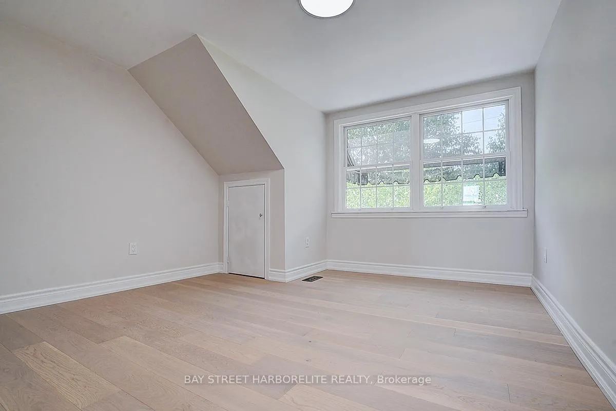 Photo 20 of 37 Mountain Park Avenue, Hamilton, Inch Park — HOMEH