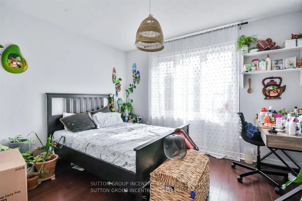 Photo 8 of 52 Elmbrook Drive, Barrie, 400 West — HOMEH