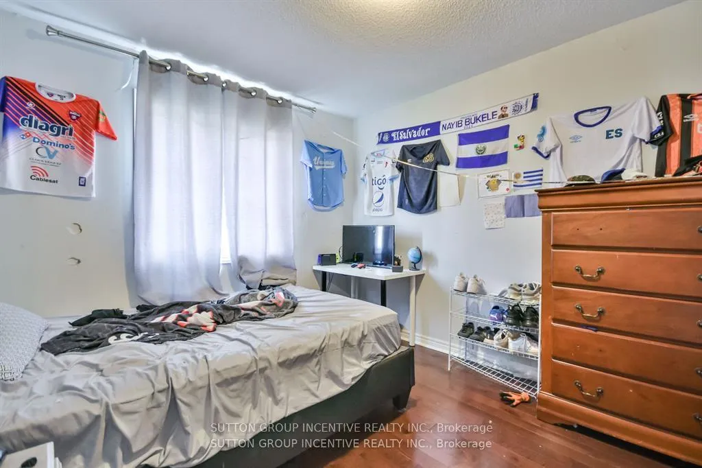 Photo 9 of 52 Elmbrook Drive, Barrie, 400 West — HOMEH