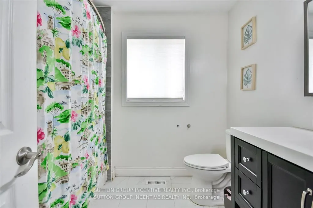Photo 11 of 52 Elmbrook Drive, Barrie, 400 West — HOMEH