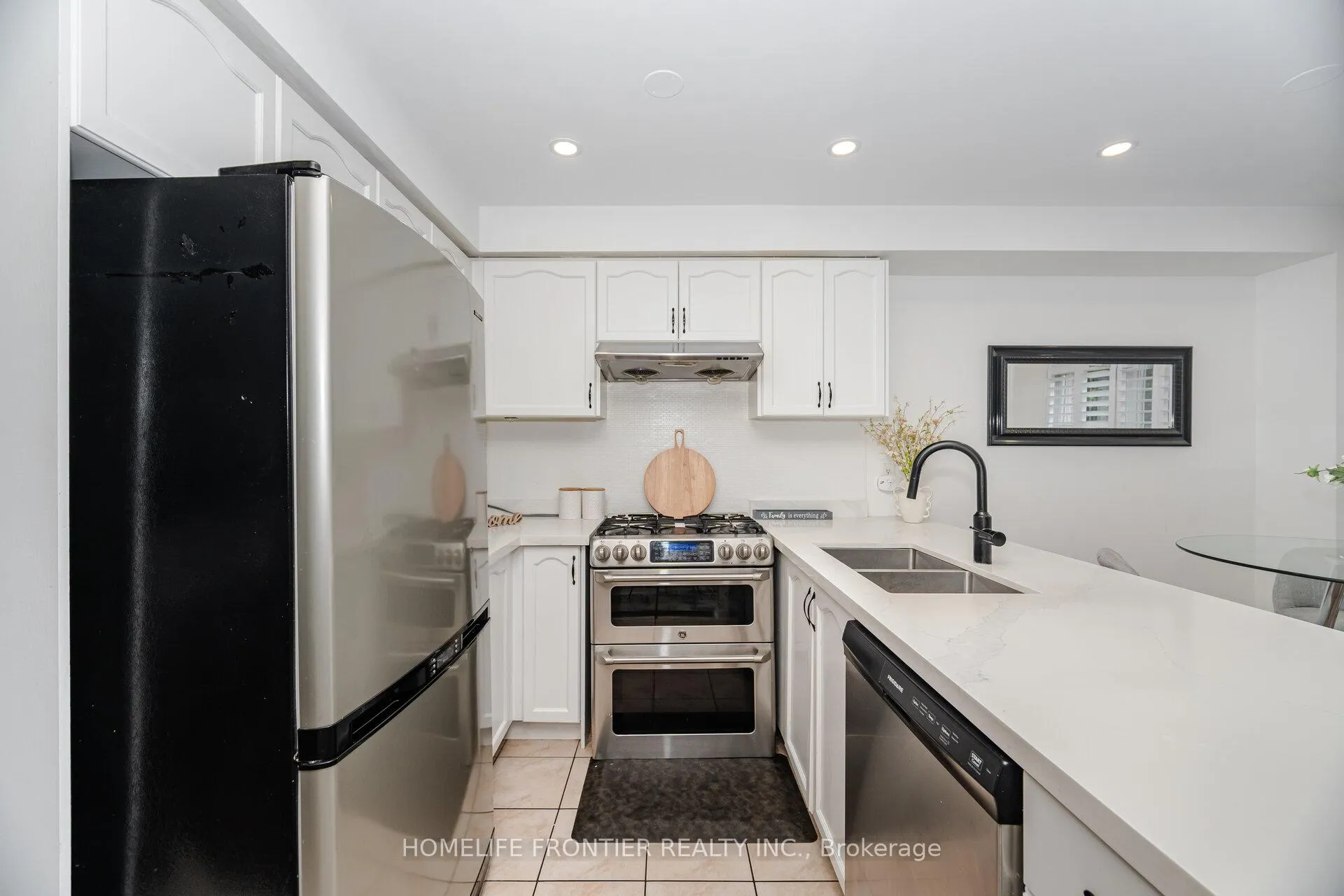 Photo 6 of 88 Wood Circle, Caledon, Bolton East — HOMEH