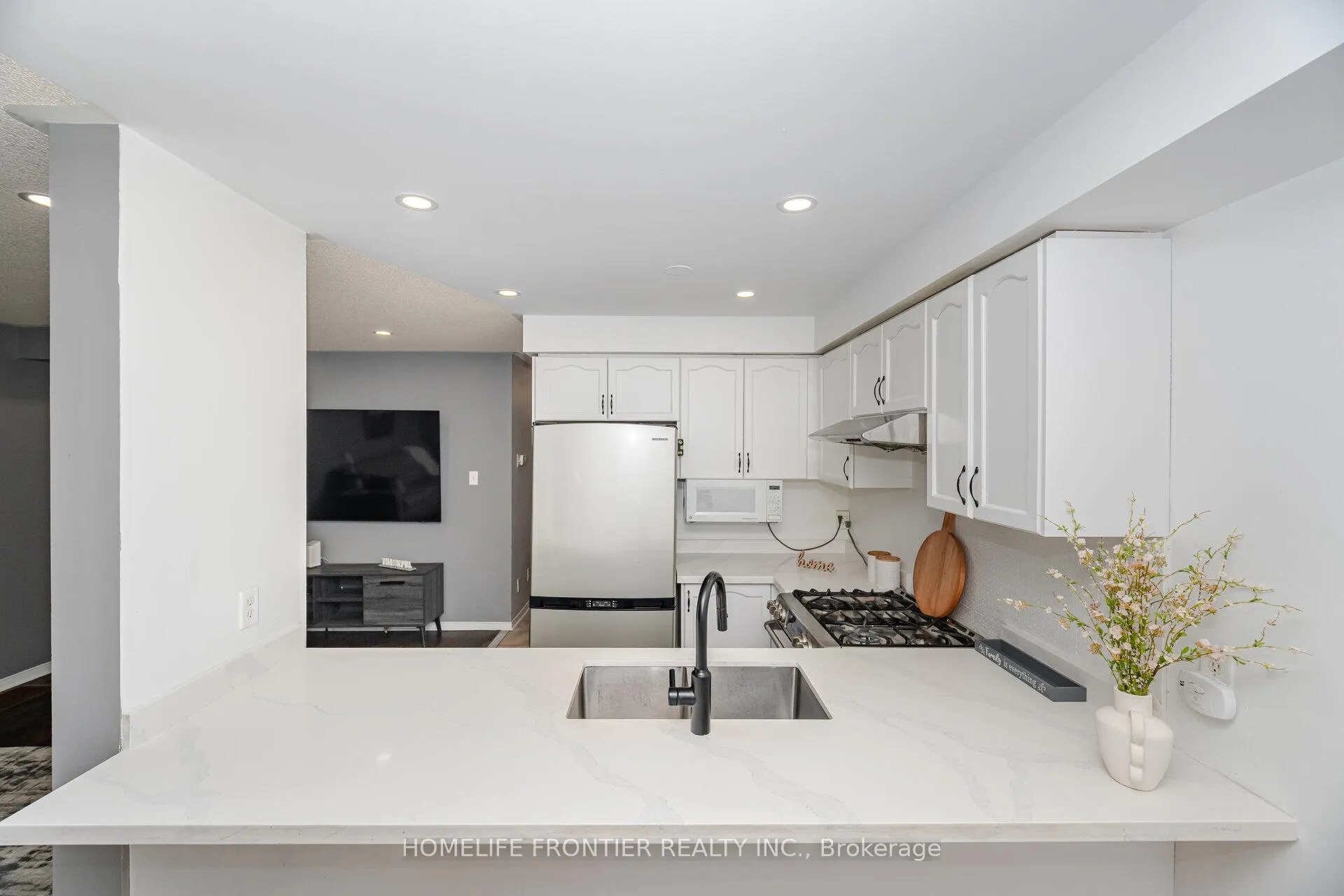 Photo 7 of 88 Wood Circle, Caledon, Bolton East — HOMEH